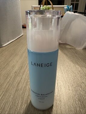 LANEIGE Light Blue Essential Balancing Emulsion - Hydrating Moisturizer